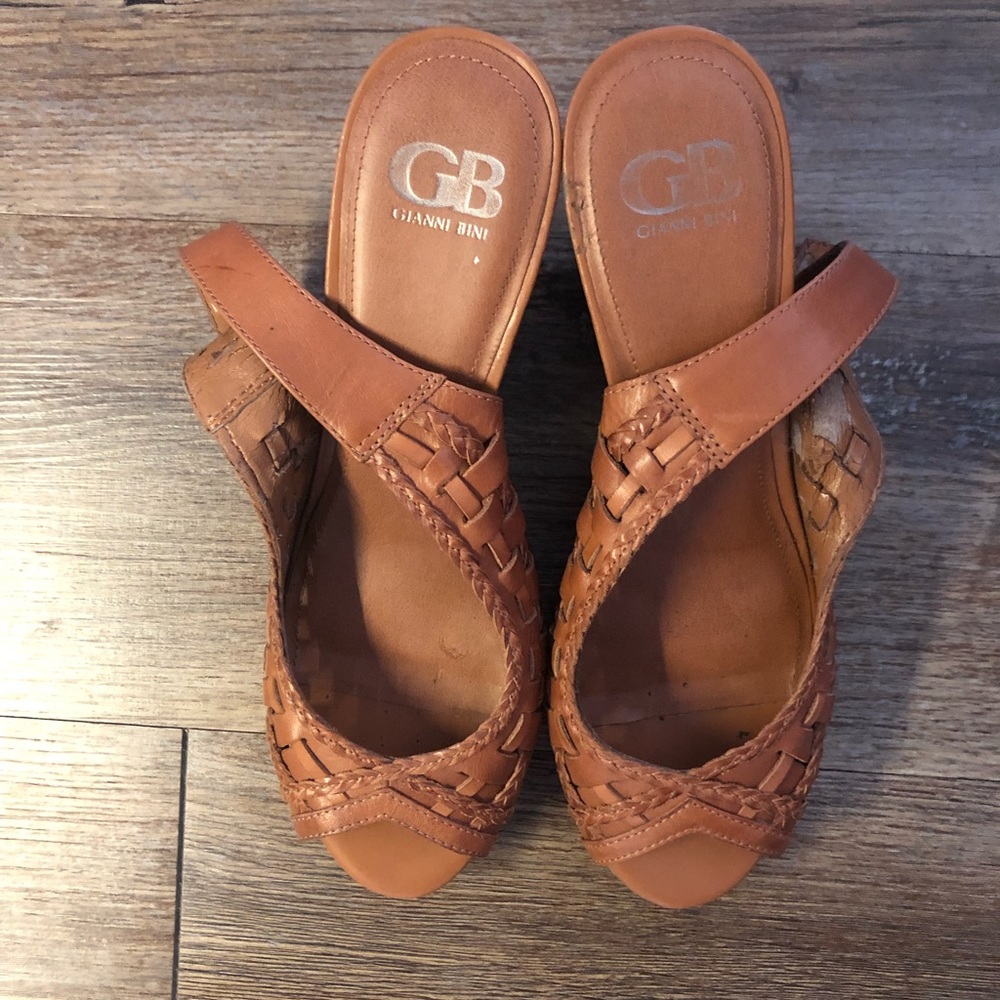 GB size 10 brown wedges
